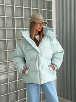 Įkelti vaizdą į galerijos peržiūrą, “OVERSIZE” PŪKINĖ STRIUKĖ
