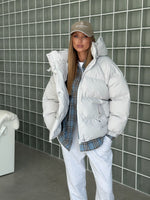 Įkelti vaizdą į galerijos peržiūrą, “OVERSIZE” PŪKINĖ STRIUKĖ

