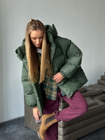 Įkelti vaizdą į galerijos peržiūrą, “OVERSIZE” PŪKINĖ STRIUKĖ
