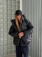 Įkelti vaizdą į galerijos peržiūrą, “OVERSIZE” PŪKINĖ STRIUKĖ
