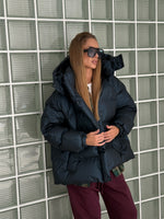Įkelti vaizdą į galerijos peržiūrą, “OVERSIZE” PŪKINĖ STRIUKĖ
