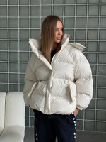 Įkelti vaizdą į galerijos peržiūrą, “OVERSIZE” PŪKINĖ STRIUKĖ
