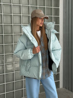 Įkelti vaizdą į galerijos peržiūrą, “OVERSIZE” PŪKINĖ STRIUKĖ
