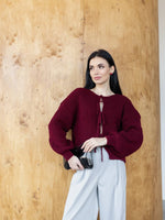 Įkelti vaizdą į galerijos peržiūrą, KARDIGANAS SU RAIŠTELIAIS | PRE-ORDER
